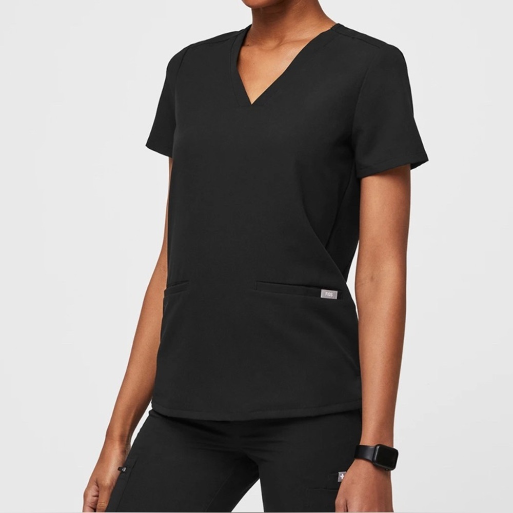 Figs Black Casma three pocket scrub short sleeve top women’s size small